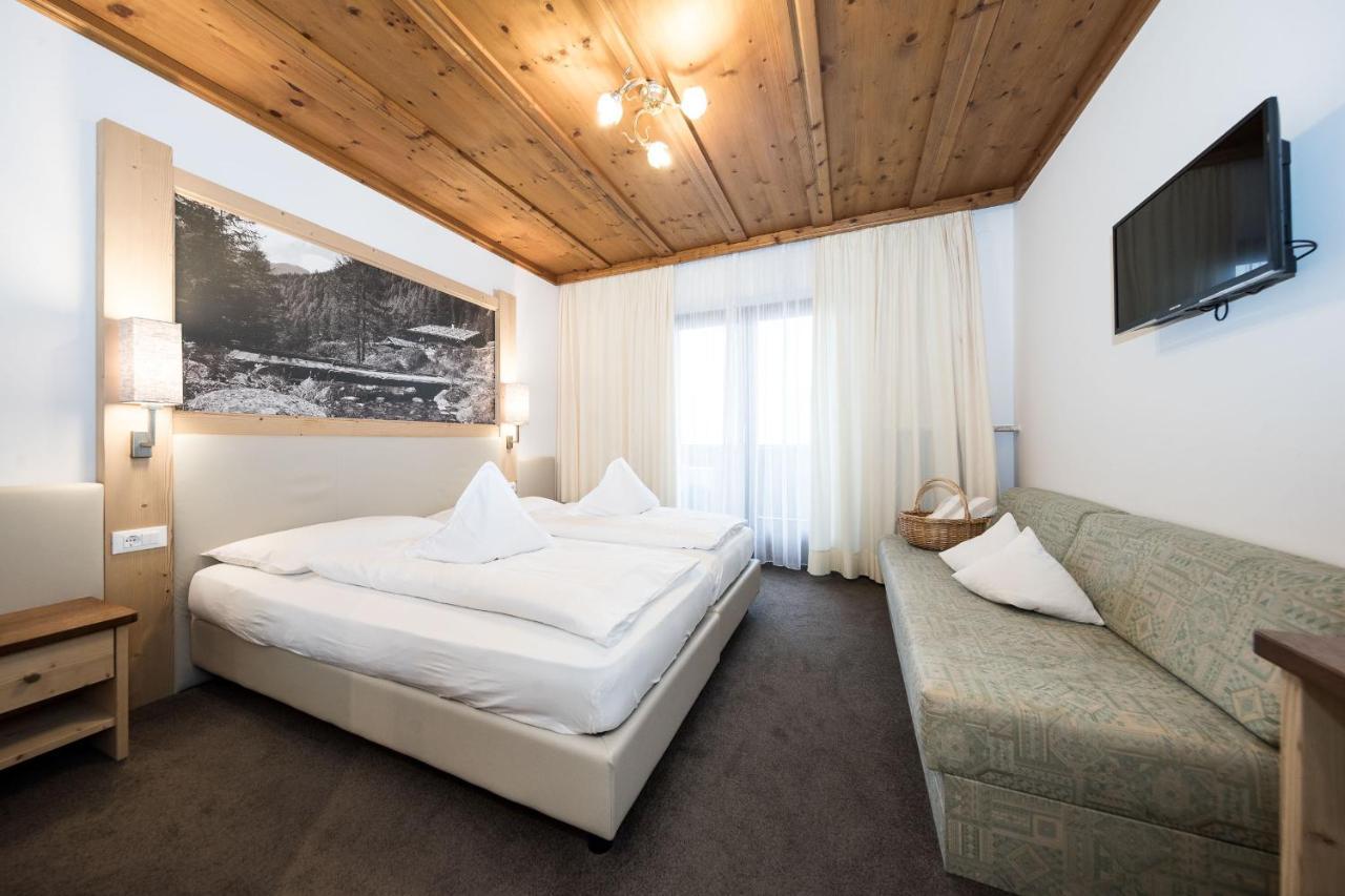 Hotel Alpenhof Ulten Buitenkant foto