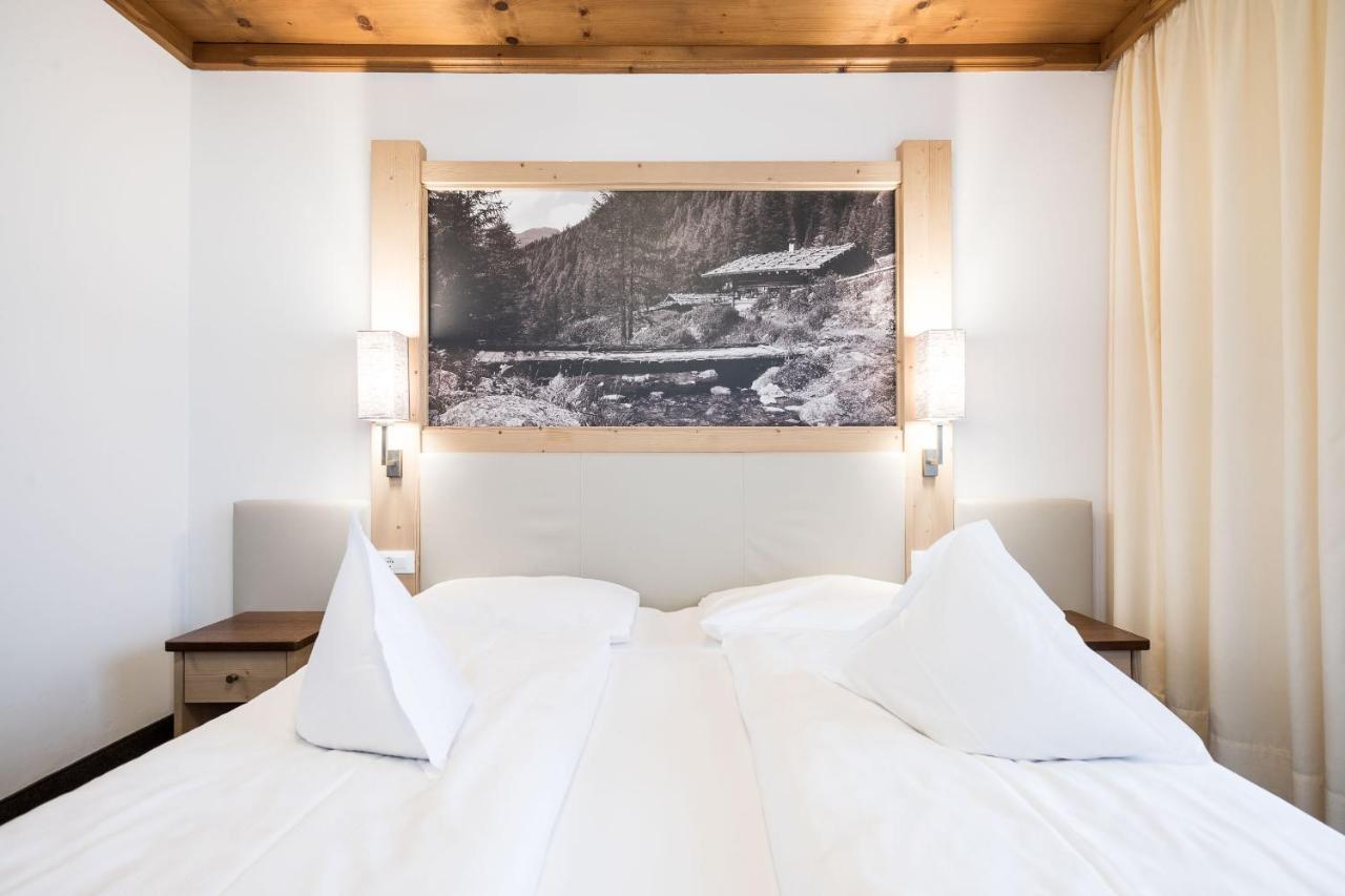 Hotel Alpenhof Ulten Buitenkant foto