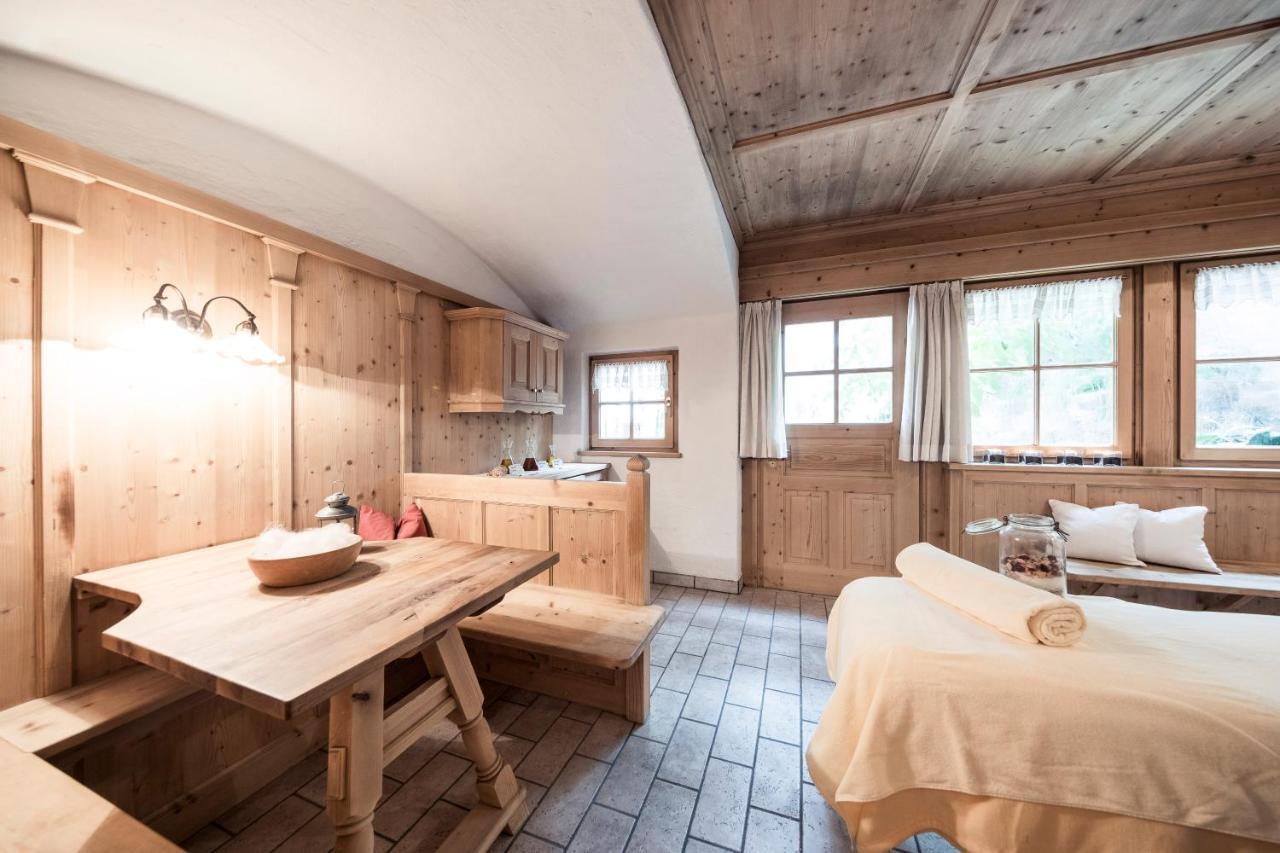 Hotel Alpenhof Ulten Buitenkant foto